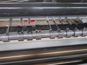 LFQ1300-2000 Máquina Cortadora y Rebobinadora de Alta Velocidad 300m/min para Rollos de Película BOPP Jumbo, Carga Frontal y Corte de Doble Cara - Product Image 3