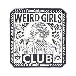 Broche en émail 'Weird Girls Club' rétro, noire et blanche, illustrant une fille buvant du thé, avec bordure florale, <span class=keywords><strong>d</strong></span>écoration, cadeau pour amis - Product Image 1