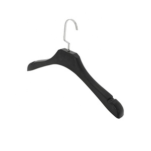 Appendiabiti in plastica nero 688 all'ingrosso per abiti e completi, personalizzabile con logo - Ecologico e salvaspazio per guardaroba e cucina - Product Image 4