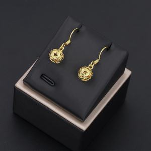 โรงงาน Jxx ขายส่งต่างหูแฟชั่นผู้หญิงชุบทอง 24k ดีไซน์เรขาคณิตคลาสสิก วัสดุหลักทำจากทองเหลือง เครื่องประดับแบบห้อย - Product Image 3