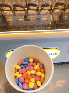 2025 thương mại thông minh đầy đủ tự động kẹo đường đậu máy bán hàng tự động 24h tự phục vụ Cổ Tích M & M màu sô cô la SDK đặc trưng - Product Image 5