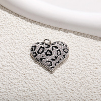 Usine personnalisée 18K plaqué or cuivre bricolage bijoux faits à la main breloques imprimé léopard pêche coeur amour collier pendentif