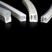 Abat-jour de couverture LED en silicone souple de longueur personnalisée Bandes de LED flexibles à entrée libre avec service de traitement Produit en caoutchouc