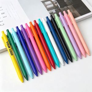 Stylo en plastique avec prise en main confortable et légère pour l'écriture des étudiants et l'utilisation scolaire, idéal pour la promotion marketing et la vente. - Product Image 1