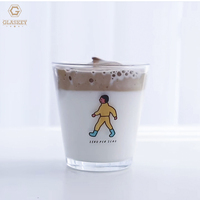 Tasse à eau en verre personnalisée de dessin animé coréen marche garçon tasse à café transparente verre à bière 190ml