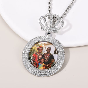 Collana Hip Hop Personalizzata con Ciondolo Corona in Ottone con Zirconia Cubica, Prezzo di Fabbrica, Regalo per Uomo e Donna - Product Image 1