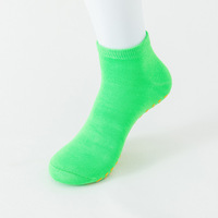 Chaussettes antidérapantes personnalisées en gros pour infirmières, enfants et adultes, avec logo, pour trampoline, parc et aire de jeux intérieure