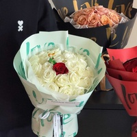 Kertas Pembungkus Bunga Tahan Air LOVE Baru untuk Hari Valentine, Kertas Kemasan Buket, Bahan Hadiah dan Florist Grosir