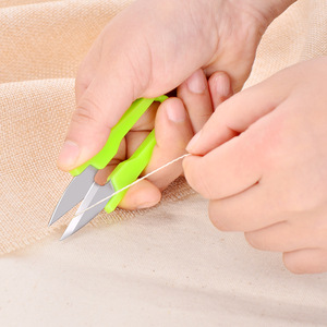 Ciseaux à broder miniatures Guo Lin, lame en acier inoxydable en forme de U, manche en plastique, pour couture, tailleur, usage domestique - Product Image 2