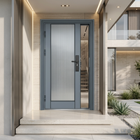 Porte d'entrée double de luxe avec verre cannelé givré et revêtement blanc pour villa