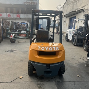 Venta Directa de Montacargas <span class=keywords><strong>Toyota</strong></span> <span class=keywords><strong>7FD25</strong></span> de 2.5 Toneladas, Importado de Japón, Usado en Comercio Exterior, de Combustión Interna - Product Image 4