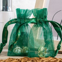 Pochette d'emballage cadeau en maille durable avec cordon de serrage en organza avec logo personnalisé Flexographie Présentation unique pour les occasions de Noël