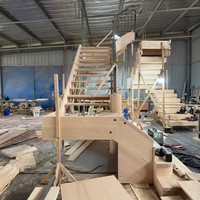 Escaliers intérieurs en bois haut de gamme sur mesure, avec marches en bois massif, fournis directement par l'usine du Jiangsu