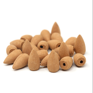 <span class=keywords><strong>Coni</strong></span> di <span class=keywords><strong>Incenso</strong></span> a Flusso Inverso in Legno di Sandalo Cinese Naturale Puro, Fatti a Mano, con 15 Minuti di Durata, per Tutte le Stagioni - Product Image 1