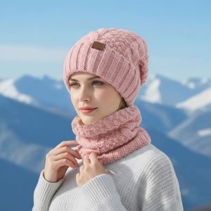 <span class=keywords><strong>Ensemble</strong></span> 3 pièces en tricot acrylique pour femmes et hommes : <span class=keywords><strong>bonnet</strong></span> d'hiver, <span class=keywords><strong>écharpe</strong></span> et gants avec étiquette en cuir – Vente en gros - Product Image 2