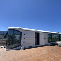 Maison conteneur de luxe avec panneaux sandwich, pod préfabriqué de style moderne du milieu du siècle pour villa de villégiature, bureau ou Airbnb