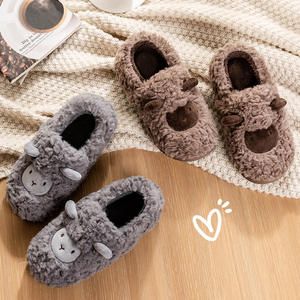 Pantoufles d'extérieur tendance en fausse fourrure pour femmes, douces, en lin de mouton, chaudes et moelleuses, vente en gros, très prisées - Product Image 4