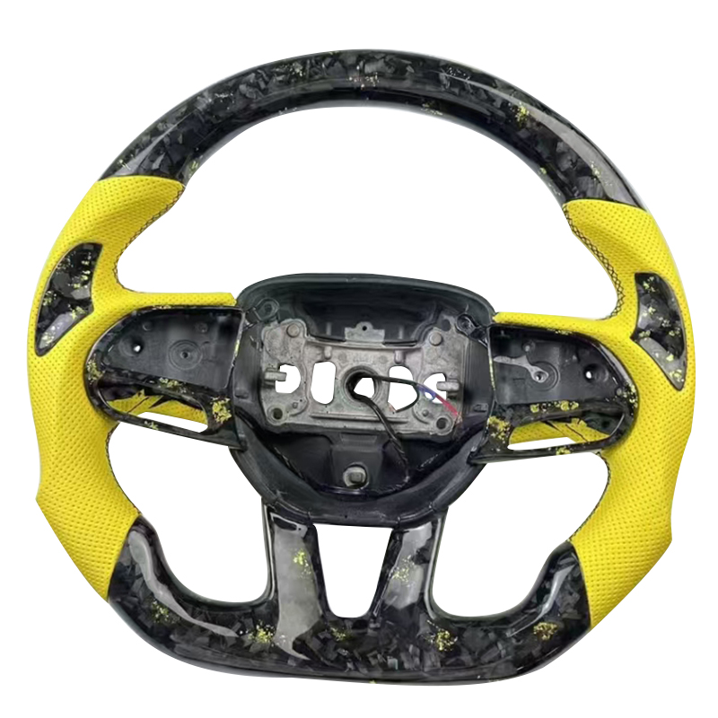 Fibre de carbone forgée + Cuir perforé + Grip