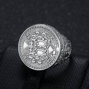 Anillos de Accesorio en Tono Dorado con Símbolo Grabado Estilo Moneda Retro y Circones Brillantes para Cumpleaños - Product Image 5
