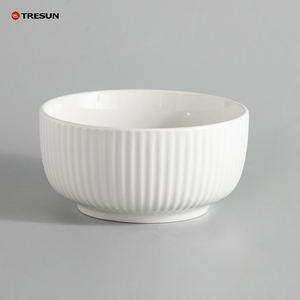 Juego de Vajilla de Cerámica Blanca Tallada de Estilo Europeo Elegante, Resistente al Calor, Apto para Lavavajillas, con Tazón para Sopa - Product Image 1