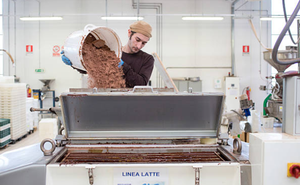 Máquina automática de gomitas de vitamina C de 300 kg/h, nuevos componentes PLC de depósito, máquina de dulces suaves, precio competitivo - Product Image 4