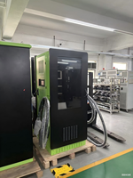 Borne de recharge rapide à double pistolet montée au sol IP54 CCS2 120kW 150kW 180kW 240kW Station de recharge EV DC avec écran 4K de 42 pouces