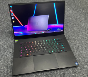 Laptop para Juegos <span class=keywords><strong>Intel</strong></span> de Alta Calidad, <span class=keywords><strong>Razer</strong></span> Blade 15 Advanced RTX2070 (8GB) 240Hz Core I7-9750H 16GB RAM 15.6" SSD Windows 10 - Product Image 1