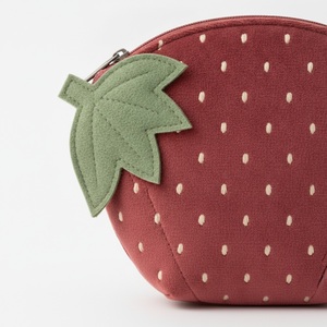 Trousse à crayons en forme de fraise 3D en peluche, mignonne, pochette zippée, papeterie Kawaii, cadeau personnalisé avec logo - Product Image 5