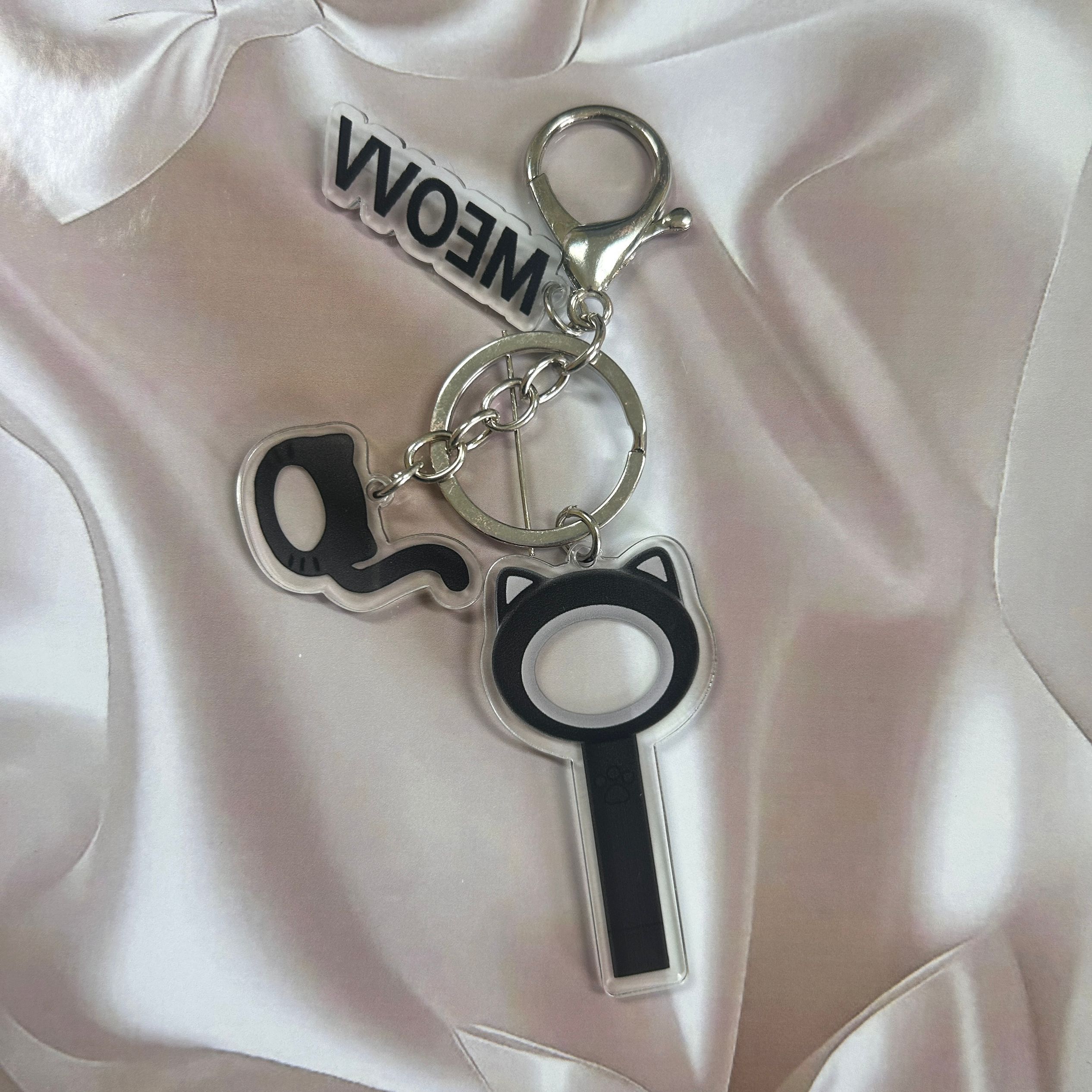 KPOP MEOVV Keychain Bag Charms Pendant Accessories Cat Claw Light