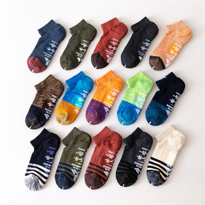 Men's Anti-Slip Athletic Ankle Socks Cotton Basketball Running Marathon Sport Socks Color Blocking Design - Product Image 3