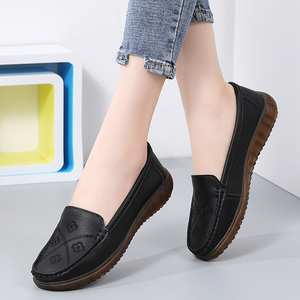 <span class=keywords><strong>Chaussures</strong></span> plates décontractées pour femmes Nouveaux mocassins en cuir avec fond souple Design de chignon farci à la vapeur antidérapant - Product Image 3