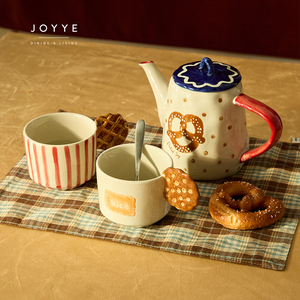 Juego <span class=keywords><strong>de</strong></span> Tazas y Tetera <span class=keywords><strong>con</strong></span> Diseño Original JOYYE, Tema Panadería, Cerámica Pintada a Mano, Taza para Bebidas <span class=keywords><strong>con</strong></span> Asa Especial en Forma <span class=keywords><strong>de</strong></span> Galleta - Product Image 1