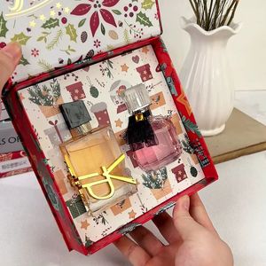 Coffret Cadeau de <span class=keywords><strong>Parfum</strong></span> de Luxe pour Femme, Faible MOQ (1-2 pièces), Vente en Gros, <span class=keywords><strong>Parfum</strong></span> Floral de Noël 100ml pour Cadeaux de Fêtes - Product Image 1