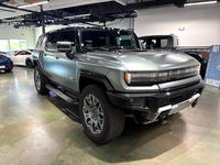 GMC Hummer EV SUV AWD 2024 d'occasion, conduite à gauche, intérieur cuir, régulateur de vitesse adaptatif, pneus R20, extérieur foncé, toit ouvrant automatique