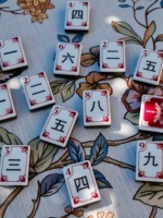 HIMORE - Juego de Mahjong Americano de Lujo Pintado a Mano y Personalizado, con Patrón Grabado, Mini Juego de Mahjong Acrílico de Viaje