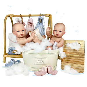 Mini jouet réaliste fait main en silicone vinyle souple pour bébé fille avec torse en tissu peint Caractéristiques en plastique pour les nouveau-nés - Product Image 3