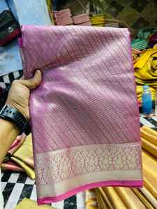 Saris traditionnels en coton brocart avec un riche tissage en zari, artisanat indien pour les mariages, les festivals et les fêtes - Product Image 2