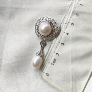 Grande broche de fleur de poitrine à la mode en perle d'eau douce blanche de 11-12 mm, perle en forme de goutte d'eau de 8-9 mm pour vêtements - Product Image 4