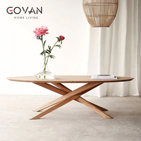 Table basse en bois massif de style nordique, idéale pour les zones d'accueil à domicile et les hôtels