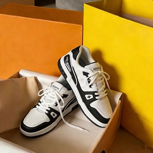 أحذية فاخرة عالية الجودة للنساء والرجال من العلامات التجارية الشهيرة، أحذية رياضية عصرية رائجة البيع وشعبية للاستخدام اليومي - Product Image 1