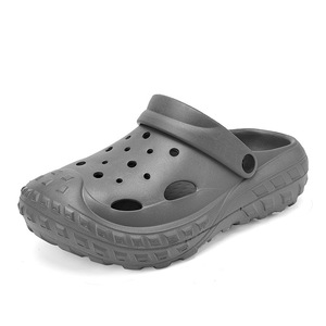 รองเท้าแตะผู้ชายสำหรับฤดูร้อน ใส่กลางแจ้ง ป้องกันกลิ่น พื้นกันลื่น EVA ส้นสูง 4.5 ซม. สีพื้น รองเท้าชายหาด - Product Image 5