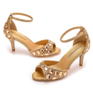 S4825F Chaussures à talon aiguille 7 cm pour femme, à bout ouvert, à boucle, grande taille, bout rond, avec strass dorés, pour mariage - Product Image 1
