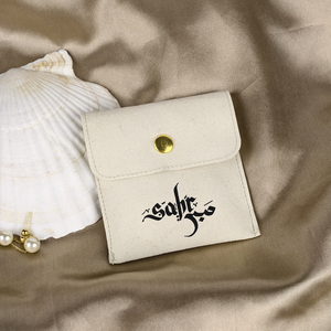 Pochette à bijoux en microfibre avec bouton pression, carrée 8x8cm, sac de rangement portable et protecteur, logo personnalisé, emballage doux pour bijoux - Product Image 3