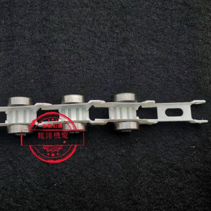 Chaîne de retour d'ascenseur Kone, section blanche 17 avec groupe de rouleaux pour pièces d'escalator - Product Image 3
