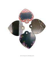 Doppelseitiges Metall-Hunde-ID-Etikett mit Anpassbarer Form, Prägung und Siebdruck in Blumen-/Frucht-/Pyramiden-Design, Chinesisch-Neues Modernes Design