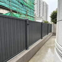 Clôture moderne en alliage d'aluminium à barres verticales de largeurs alternées, 6 pieds, à lattes asymétriques décoratives, thermolaquée, pour jardins et cours