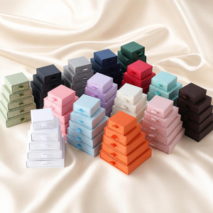 Boîte cadeau élégante de luxe en papier avec ruban coulissant pour bijoux, colliers et bagues, personnalisable avec logo, petite taille - Product Image 4