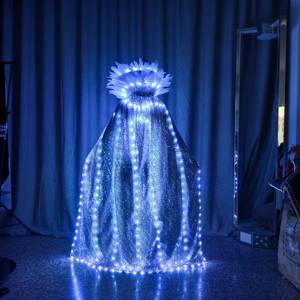 Cape à plumes argentées lumineuses à LED Bar KTV Bartender Outfit Stage Performance Costume Runway Model Show Cloak - Product Image 6