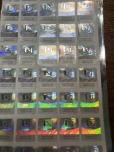 Autocollant holographique rectangulaire en aluminium avec zone à gratter pour vérification, modèle 3423, version - Product Image 3