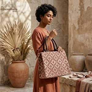 Sac fourre-tout pour ordinateur portable en tissu imprimé à la main avec bandoulière pour téléphone en rexine et doublure en coton, vente en gros, export Inde - Product Image 2
